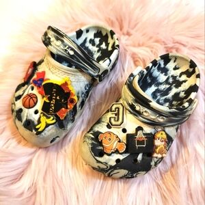 Crocs kids camo sandals size 7